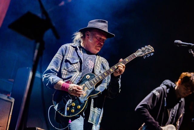 neil young and the chrome hearts – Love Earth